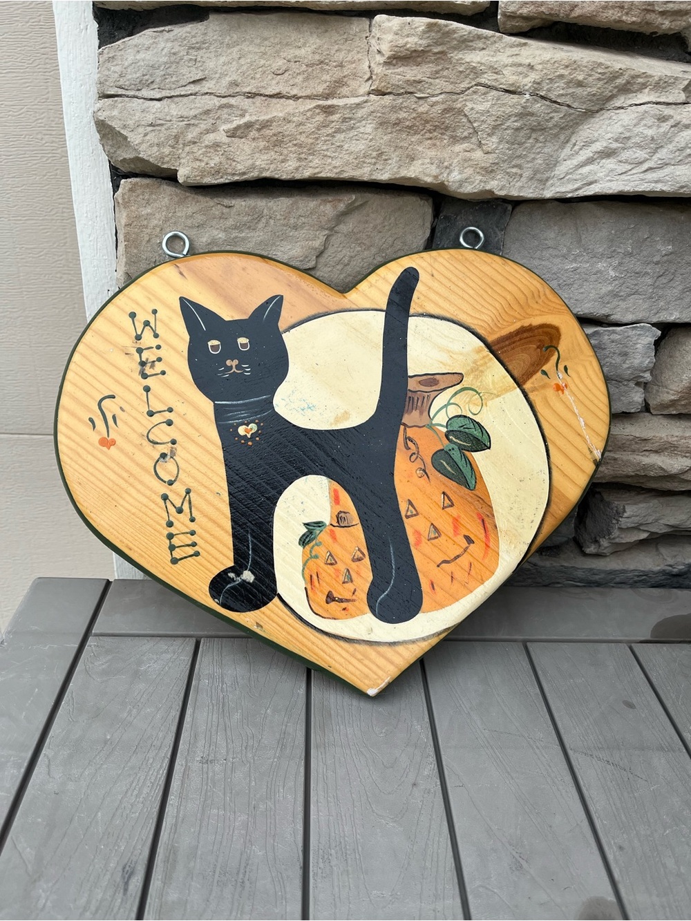 Halloween Fall Welcome Heart-Shaped Wood Wall Plaque with Black Cat and Pumpkins
